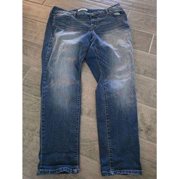 Women's Torrid Straight Leg Jeans Size 16R - Picture 1 of 10